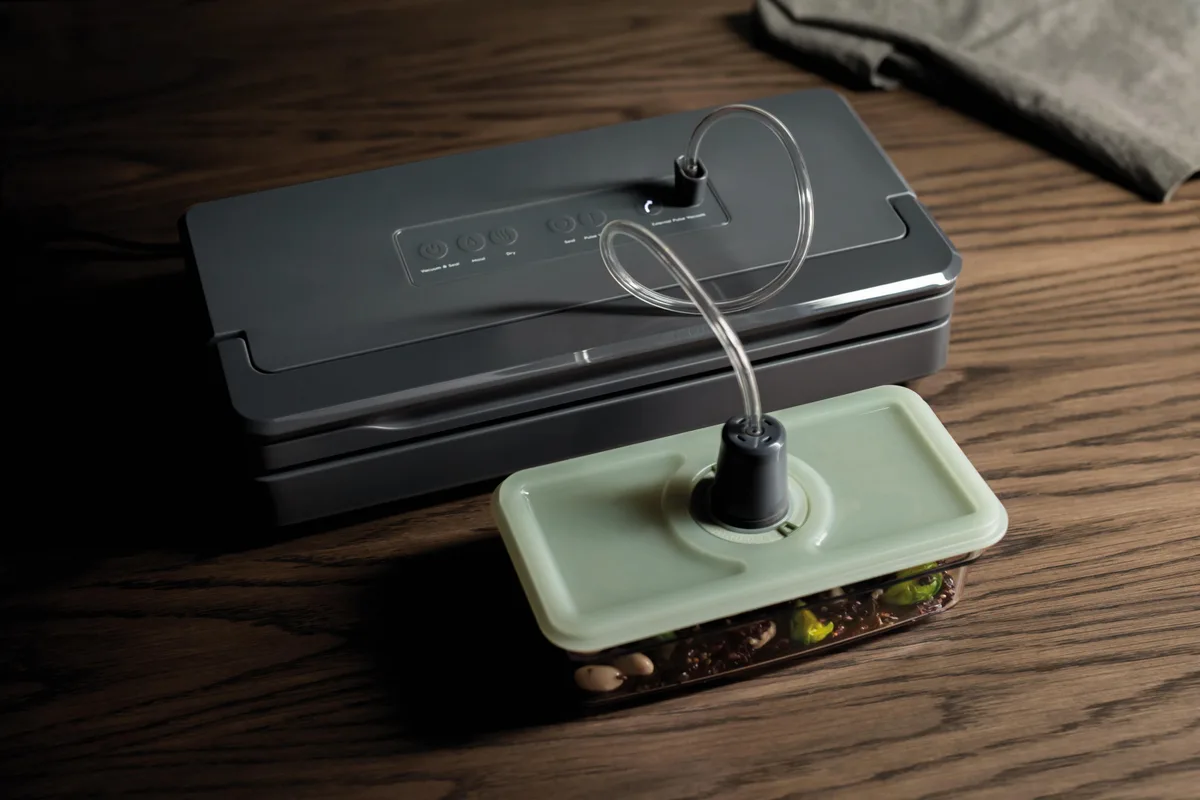 Вакуумний упаковщик Electrolux для рулонів, пакетів і контейнерів, потужність 120Вт, ширина 30 см, електронне управління, в компле