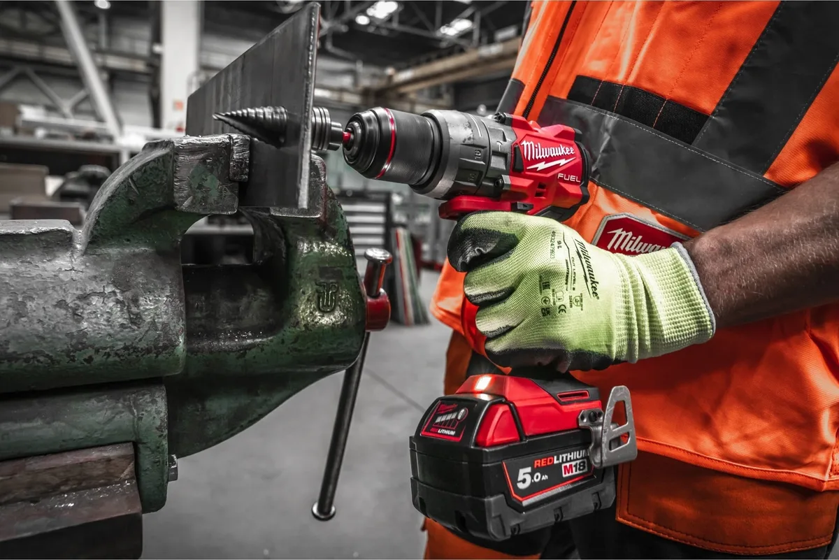 Набір акумуляторних інструментів Milwaukee 2 шт 5 А·год червоний