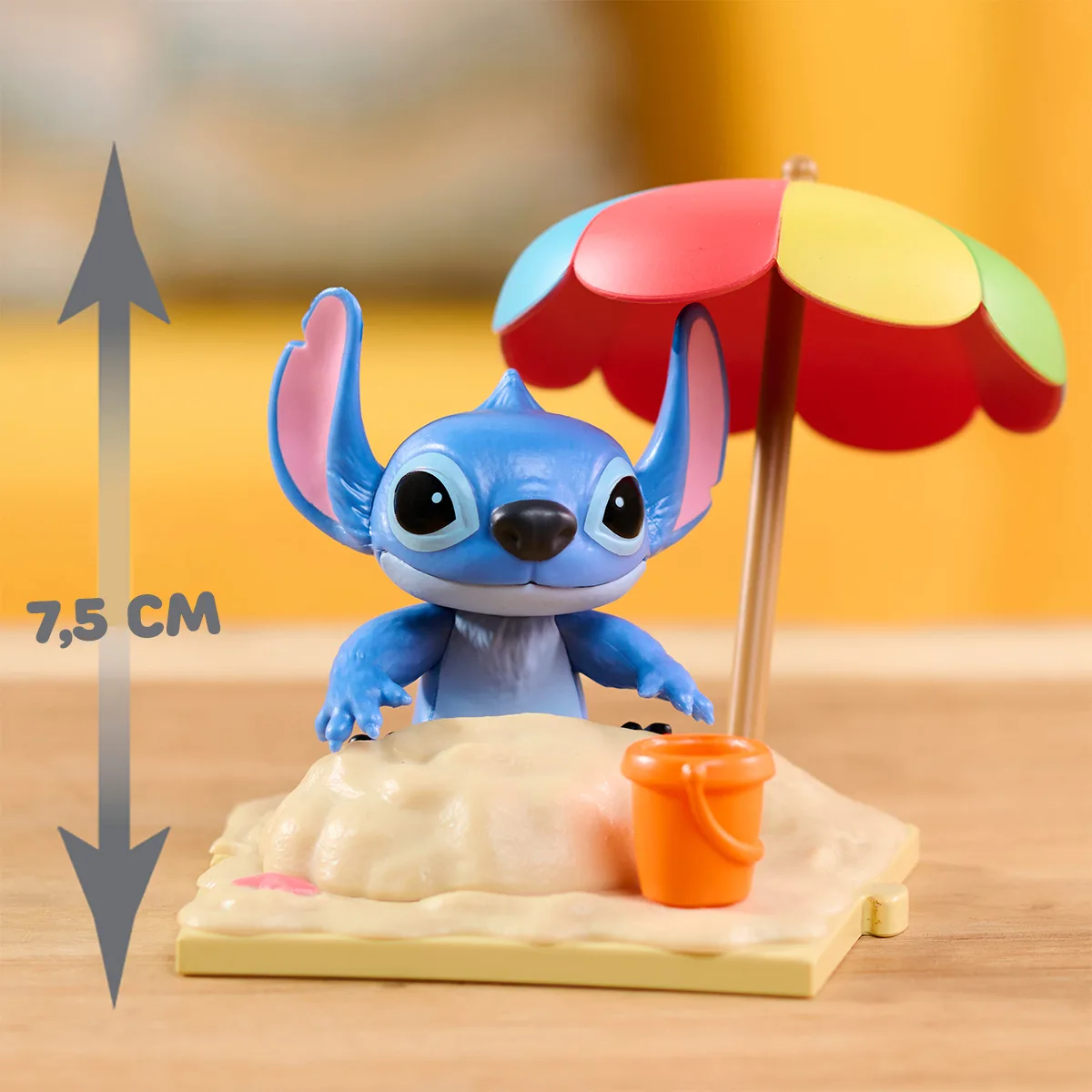 Фігурка-сюрприз STITCH комбіновані матеріали 9,86х9,86х12,07 см