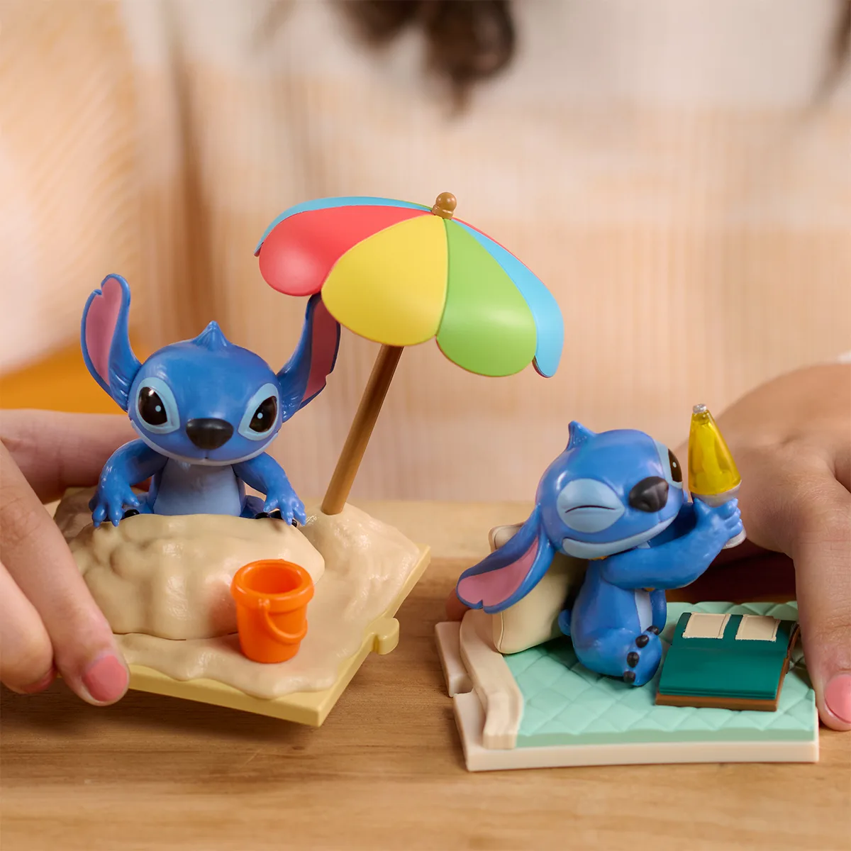 Фігурка-сюрприз STITCH комбіновані матеріали 9,86х9,86х12,07 см