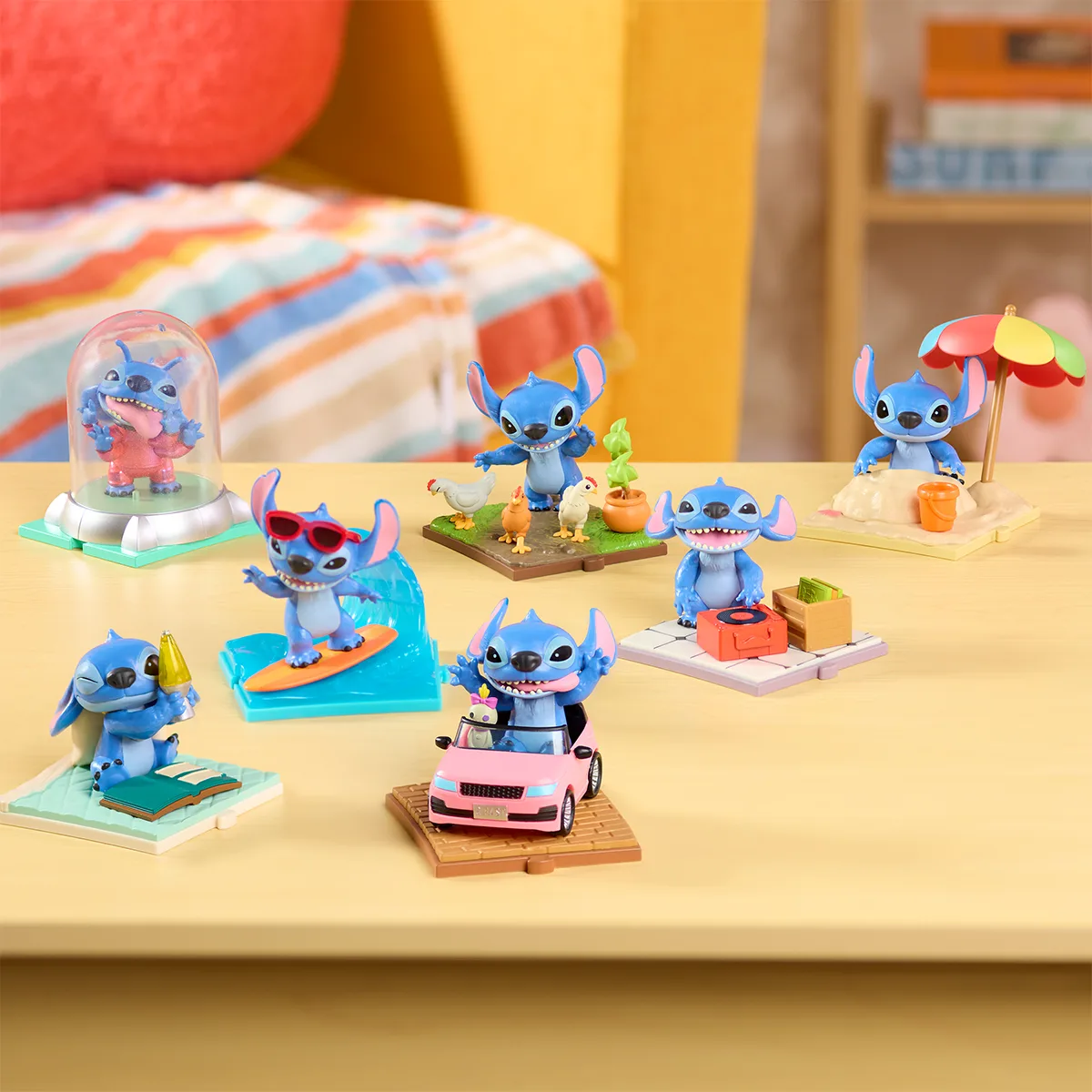Фігурка-сюрприз STITCH комбіновані матеріали 9,86х9,86х12,07 см