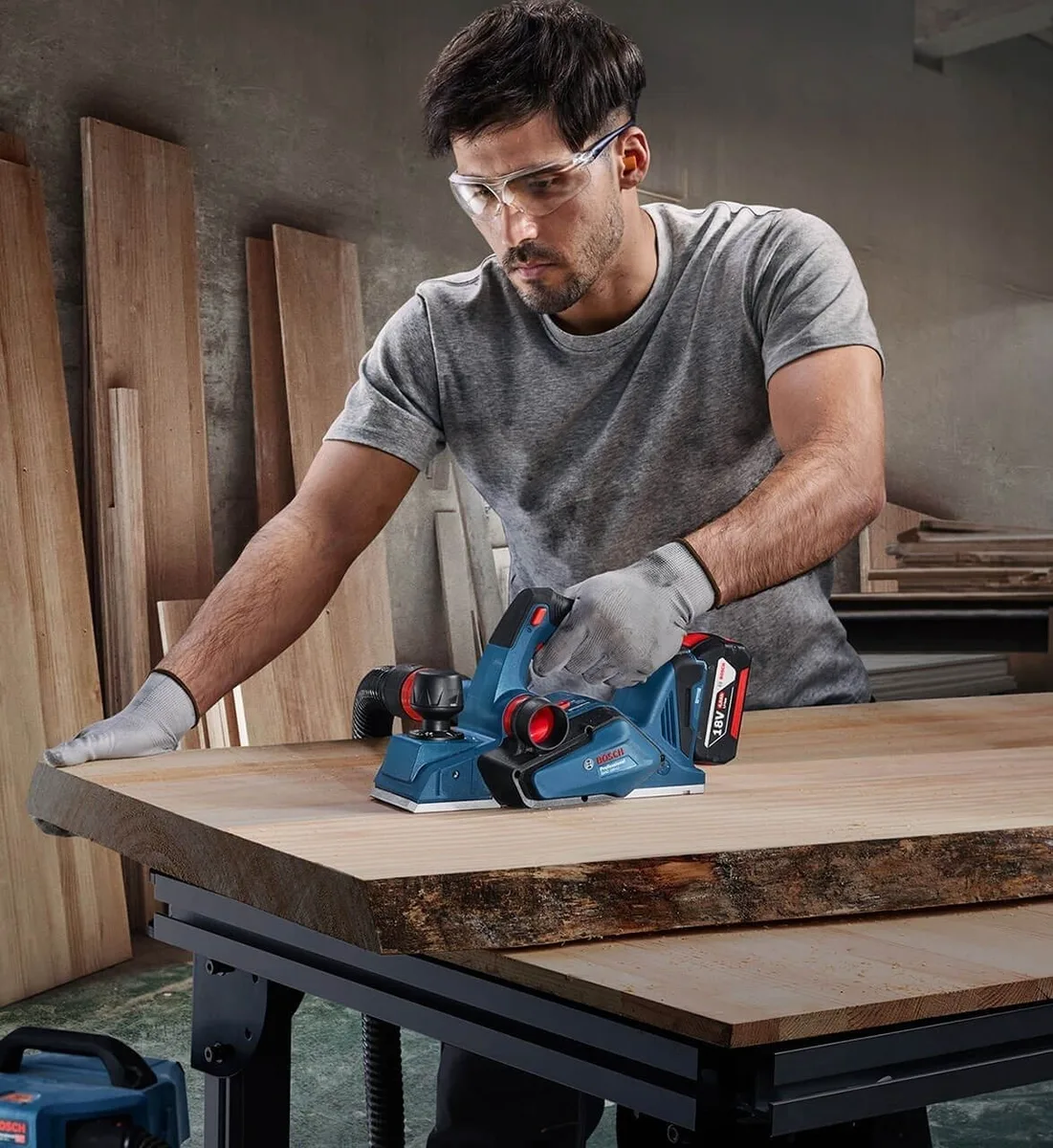 Аккумуляторный рубанок Bosch Professional GHO 185-LI 18В, ширина строгания 82 мм, глубина строгания до 26 мм, паз до 9 мм, без батареи и зарядного устройства