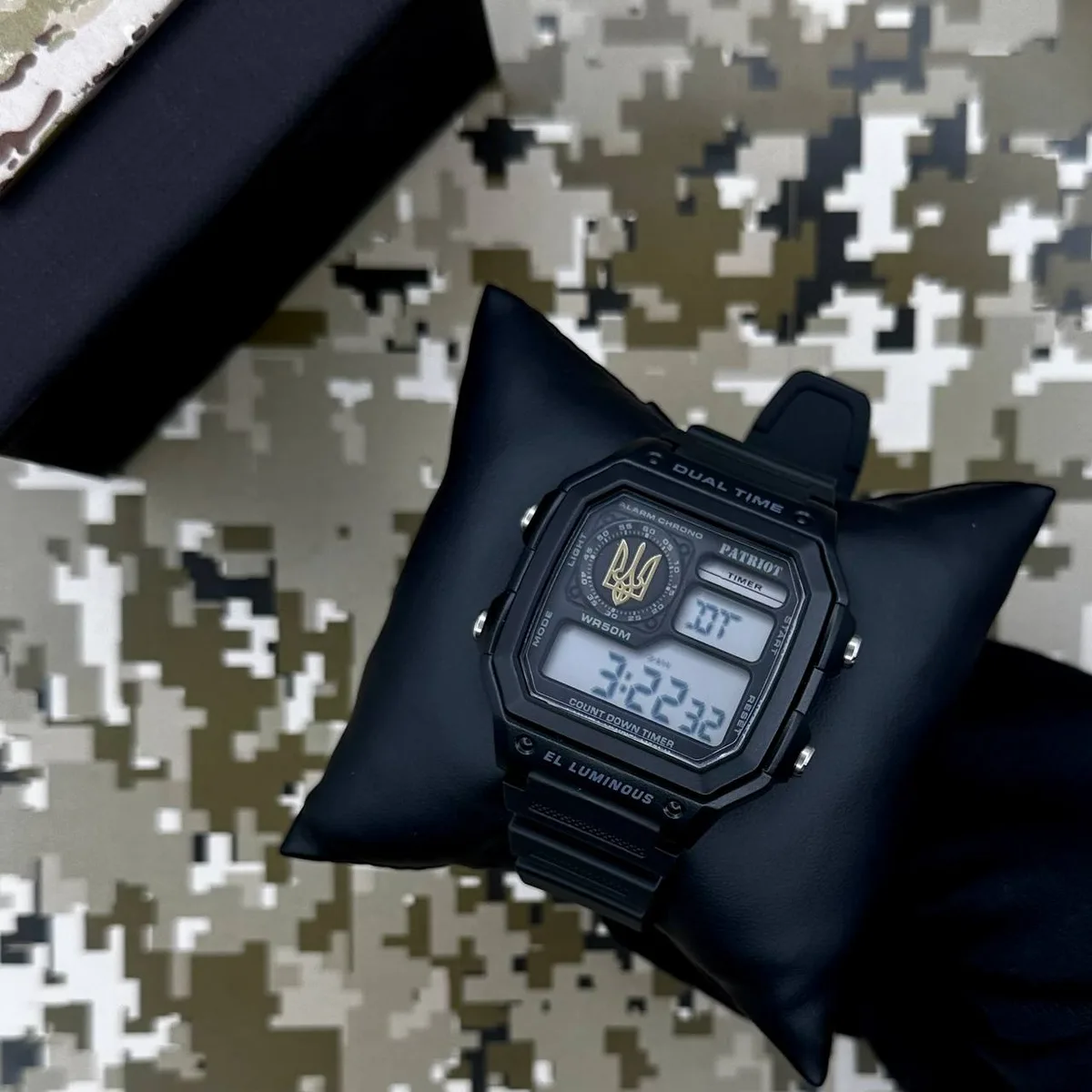 Наручні годинники Patriot, полімерний корпус, каучуковий ремінець, 45х43 мм, чорні, золото
