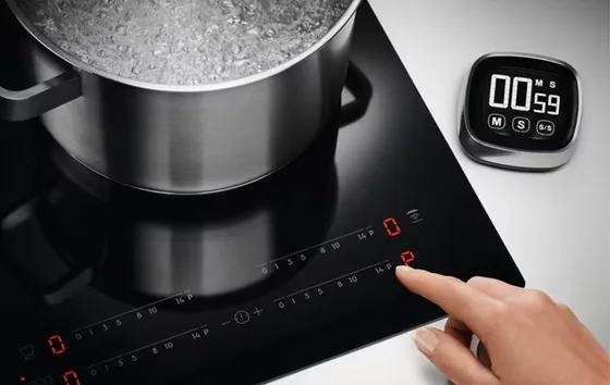 Электрическая варочная панель Electrolux Стеклокерамика 59х52 см Черная 4 конфорки
