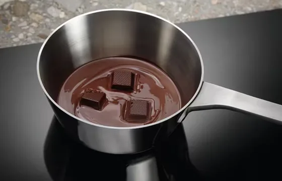 Электрическая варочная панель Electrolux Стеклокерамика 59х52 см Черная 4 конфорки