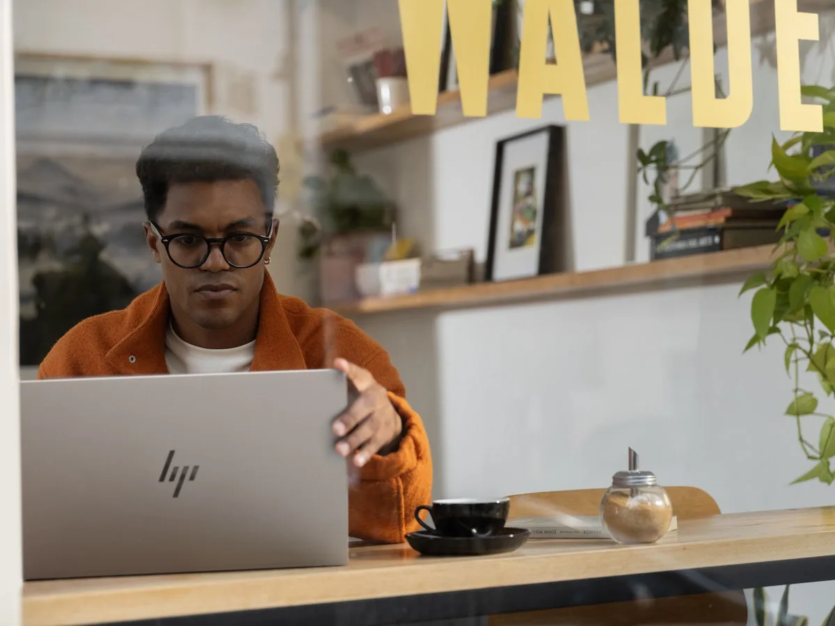 Ноутбук HP OmniBook 7 17-dc0001ua 17.3" FHD IPS Touch, Intel U7-258V, 32GB, F1TB, UMA, Win11, сріблястий