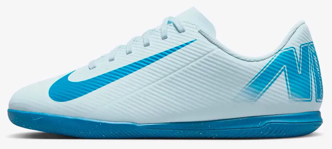 Футболки NIKE кожа 33 5 белый голубой Дети