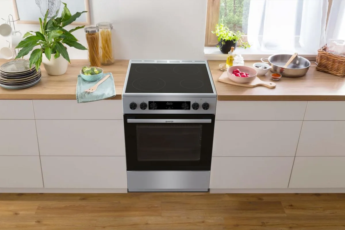 Електрична склокерамічна плита Gorenje, 71 л, 60x60 см, з дисплеєм та програматором, нержавіюча сталь.