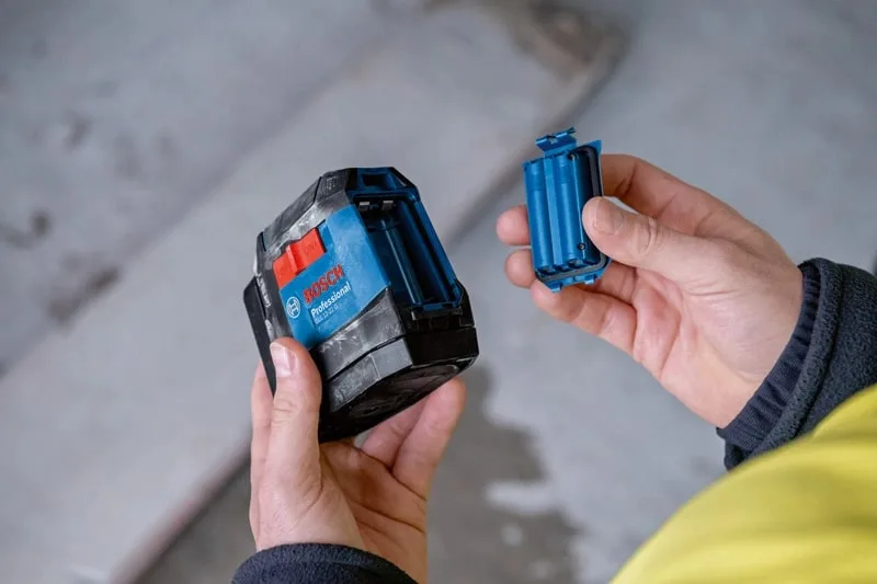 Лазерный уровень Bosch Professional GLL 12-22 G до 12м, точность 03мм/м, зеленый лазер, в комплекте чехол, вес 035кг