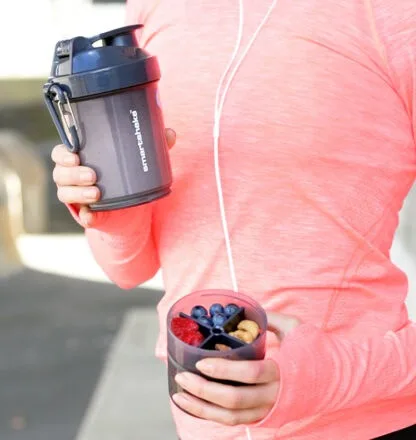 Шейкер спортивний SmartShake пластик 600 мл чорний 3 відсіки