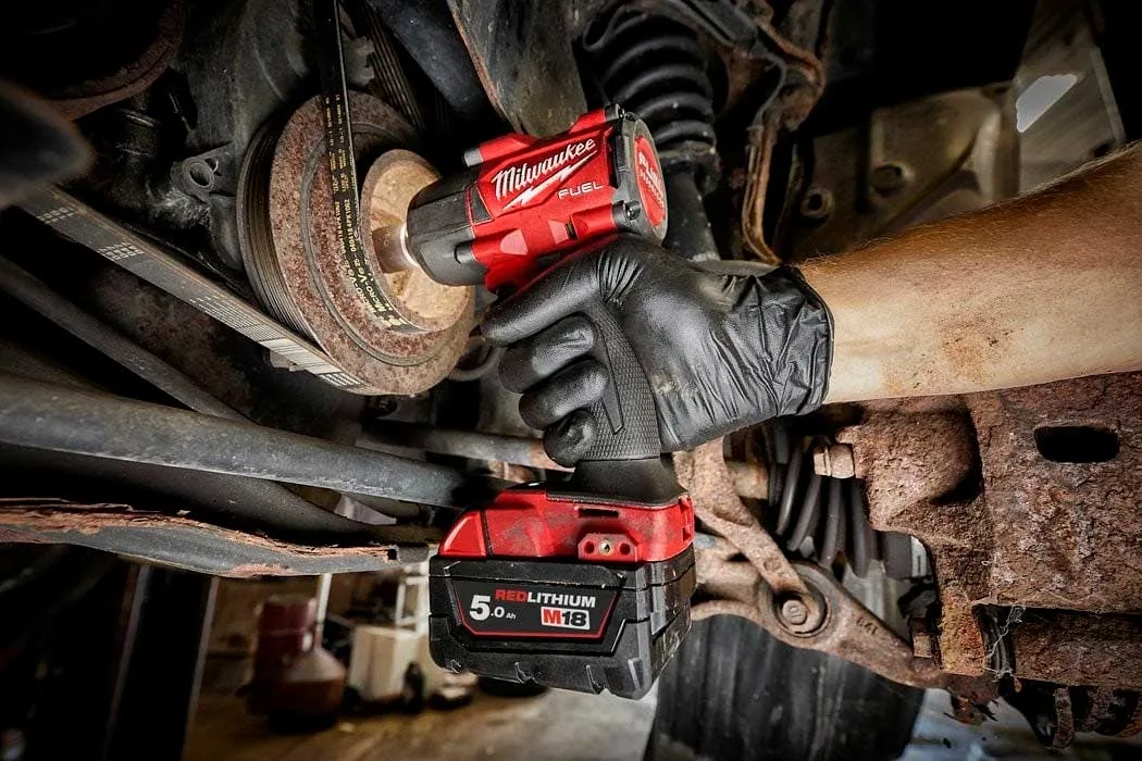 Акумуляторний ударний гайковерт Milwaukee M18 FMTIW2F12-502X 18В, 2 акумулятора по 5 А·год, 881 Нм, 0-2575 об/хв, 1/2" ЗП M12-18.