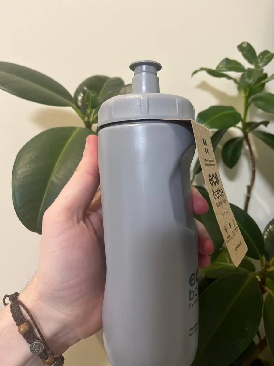 Бутылка для воды SmartShake пластиковая 500 мл серая.
