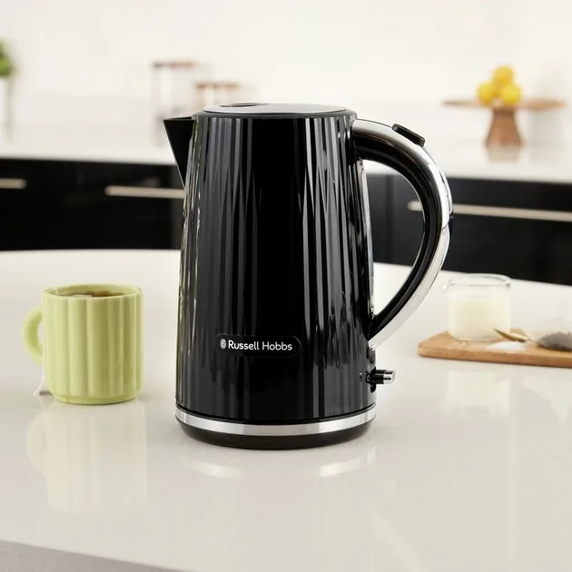 Электрический чайник Russell Hobbs 1,7 л пластик черный 2000 Вт