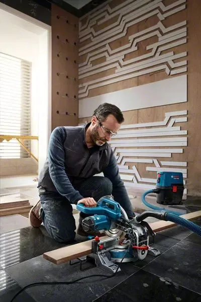 Торцовочная пила Bosch Professional GCM 216, 1300 Вт, диск 216 мм, вес 101 кг