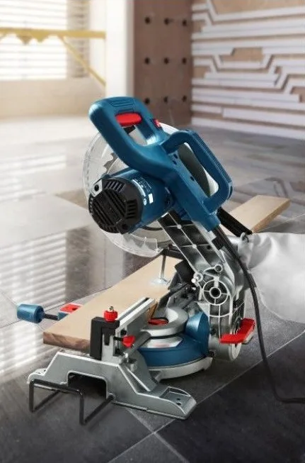Торцовочная пила Bosch Professional GCM 216, 1300 Вт, диск 216 мм, вес 101 кг