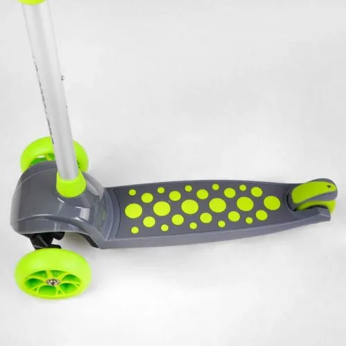 Трехколесный самокат Best Scooter с подсветкой для детей с регулируемым рулем и бесшумными колесами.