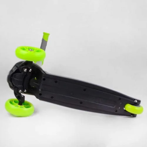 Трехколесный самокат Best Scooter с подсветкой для детей с регулируемым рулем и бесшумными колесами.