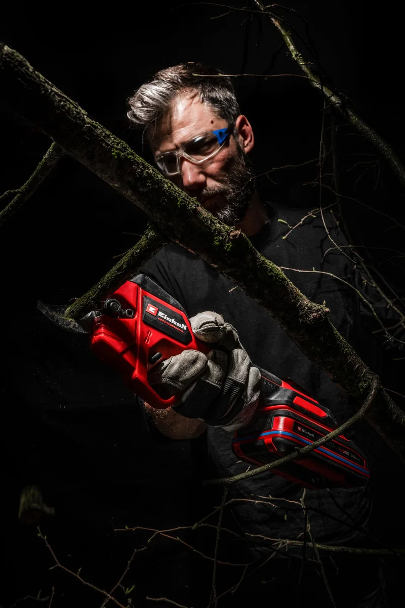 Акумуляторний секатор Einhell Professional GP-LS 18/28 Li BL - Solo PXC 18В, для гілок до 28/14мм, сталь SK5, вага 0.82кг, без зар