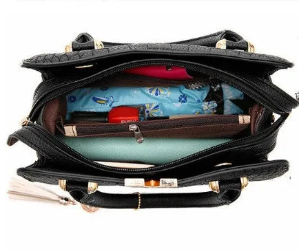 Женская сумка на плече экокожа средняя черная змеиный принт