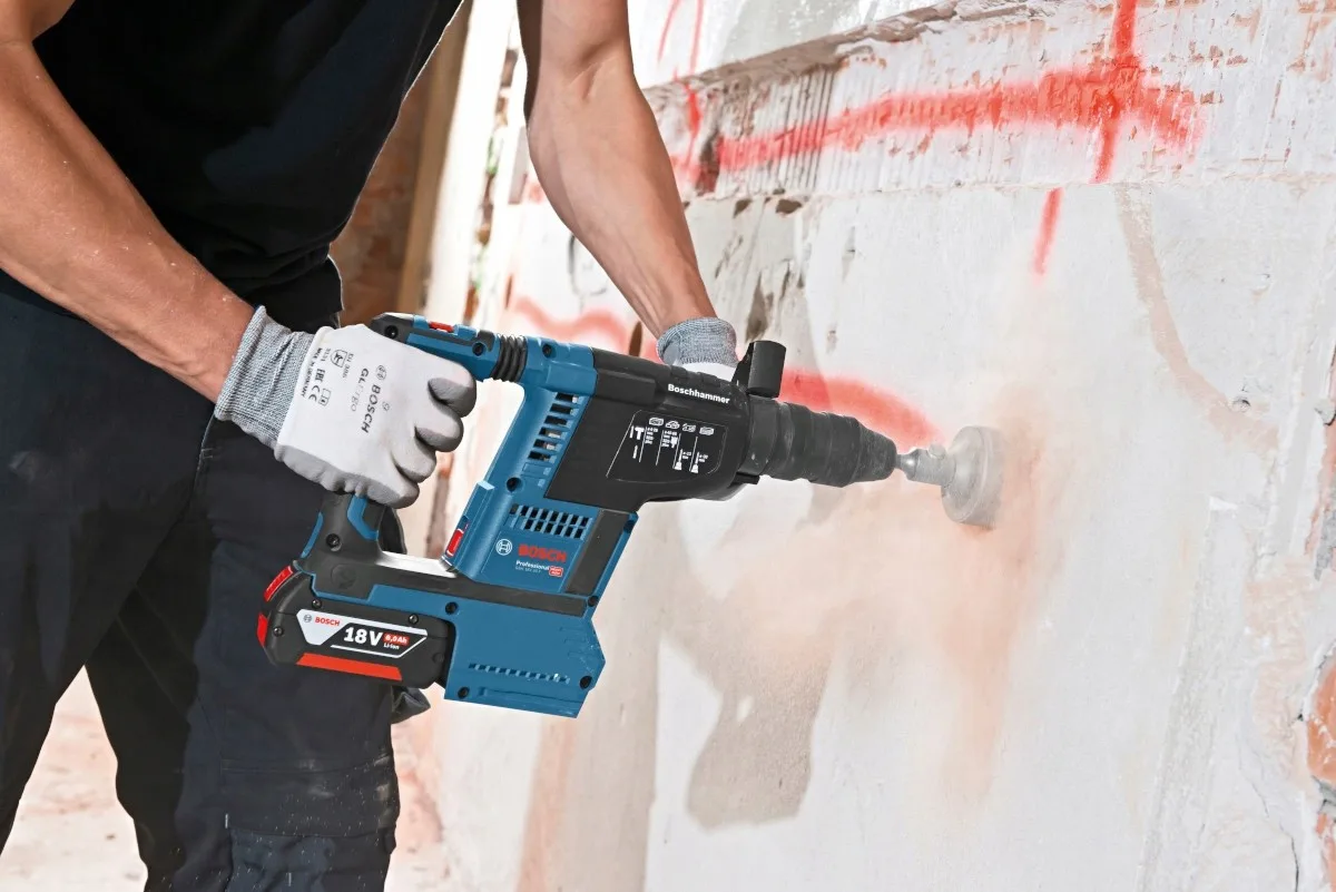 Перфоратор акумуляторний Bosch 18В 5А·год 2,9 кг SDS-plus