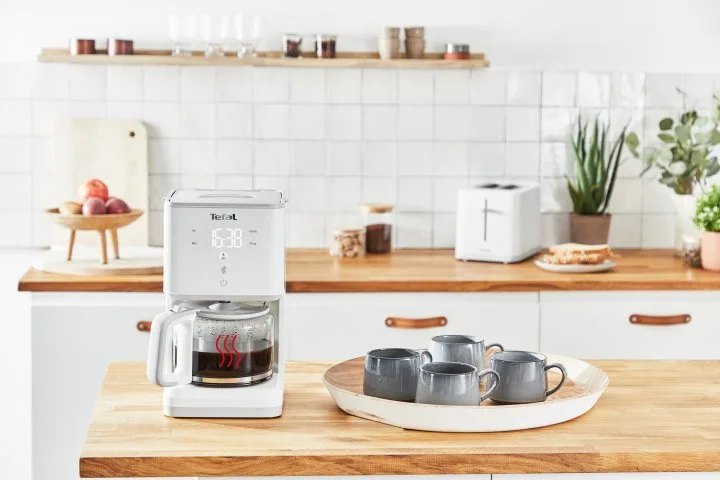 Кавоварка Tefal крапельна 1,25 л біла LED-дисплей сенсорне керування
