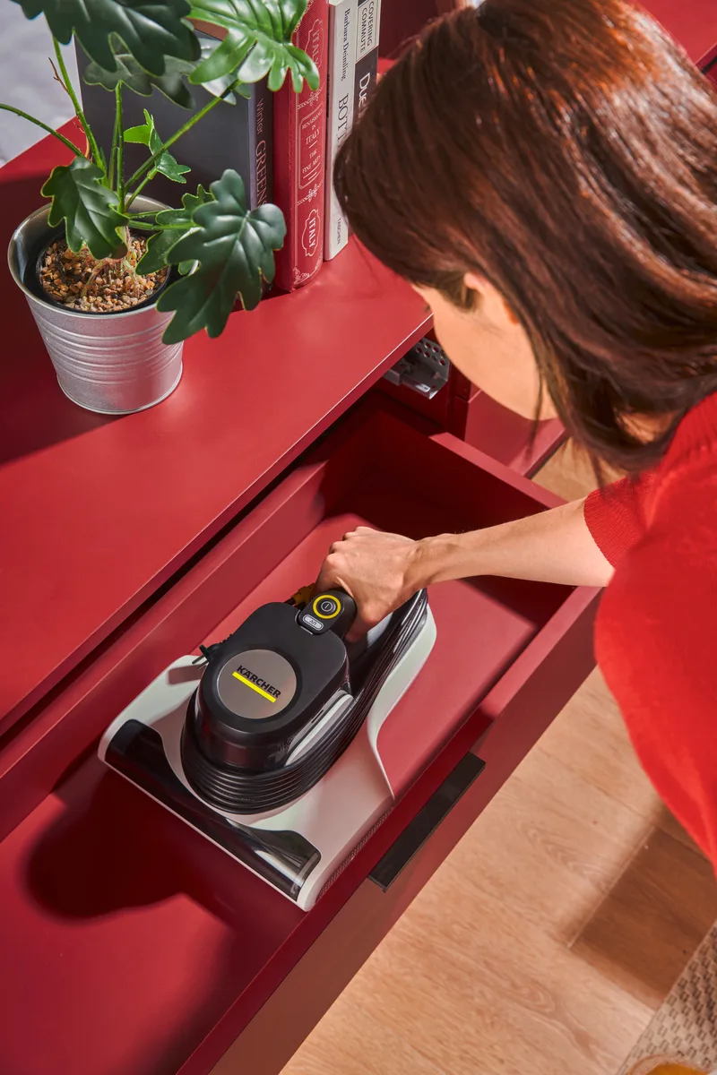 Ручний пилосос Karcher 500Вт 0,4л чорний жовтий з УФ-лампою для дезінфекції