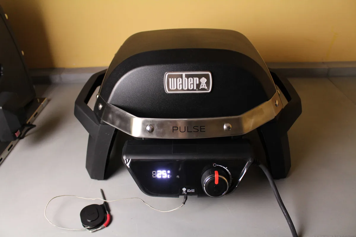 Електричний гриль Weber чавун 41х31 см чорний