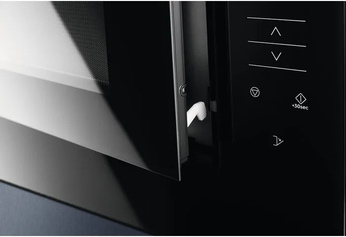 Встроенная микроволновка Electrolux, 25 л, электронное управление, 900 Вт, дисплей, черного цвета