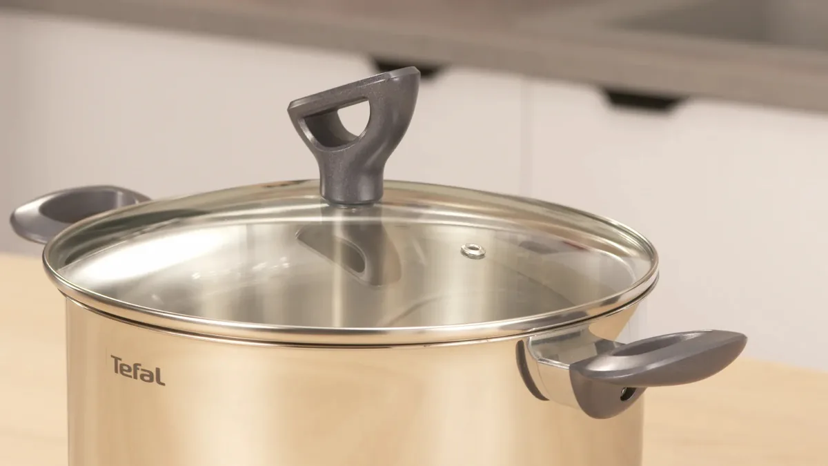 Каструля Tefal Daily Cook з кришкою, 24 см, з нержавіючої сталі, алюмінієвого сплаву та бакелітовою ручкою.