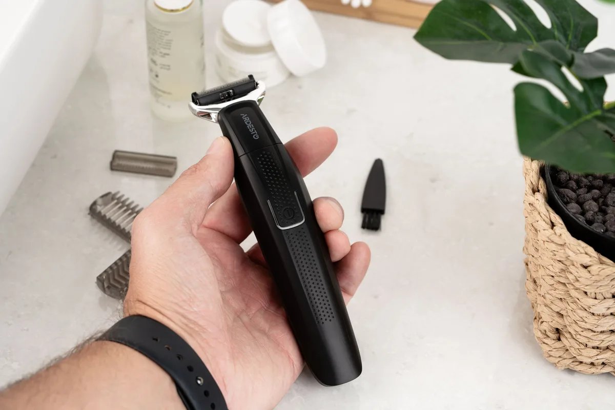 Електрична бритва ARDESTO One Blade, Li-Ion, для сухого та вологого гоління, тример, 3 насадки, чорний.