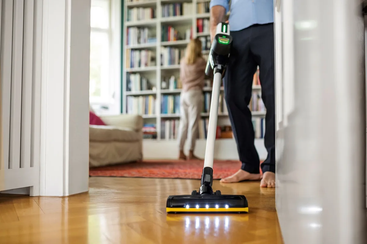Безпровідний пилосос Karcher VC 7 Cordless yourMax, потужність 350 Вт, об'єм контейнера 0.8 л, автономна робота до 60 хвилин, вага