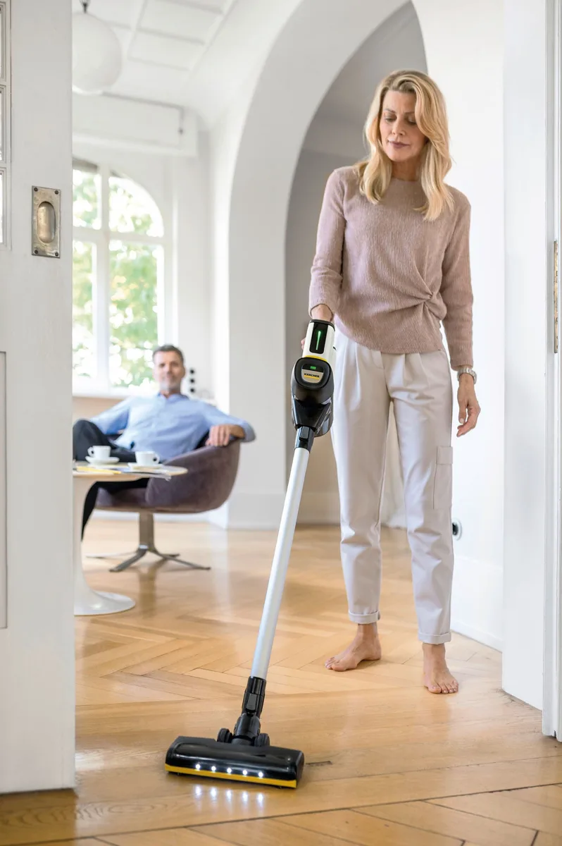 Безпровідний пилосос Karcher VC 7 Cordless yourMax, потужність 350 Вт, об'єм контейнера 0.8 л, автономна робота до 60 хвилин, вага