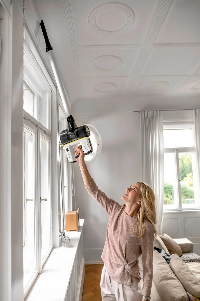 Безпровідний пилосос Karcher VC 7 Cordless yourMax, потужність 350 Вт, об'єм контейнера 0.8 л, автономна робота до 60 хвилин, вага