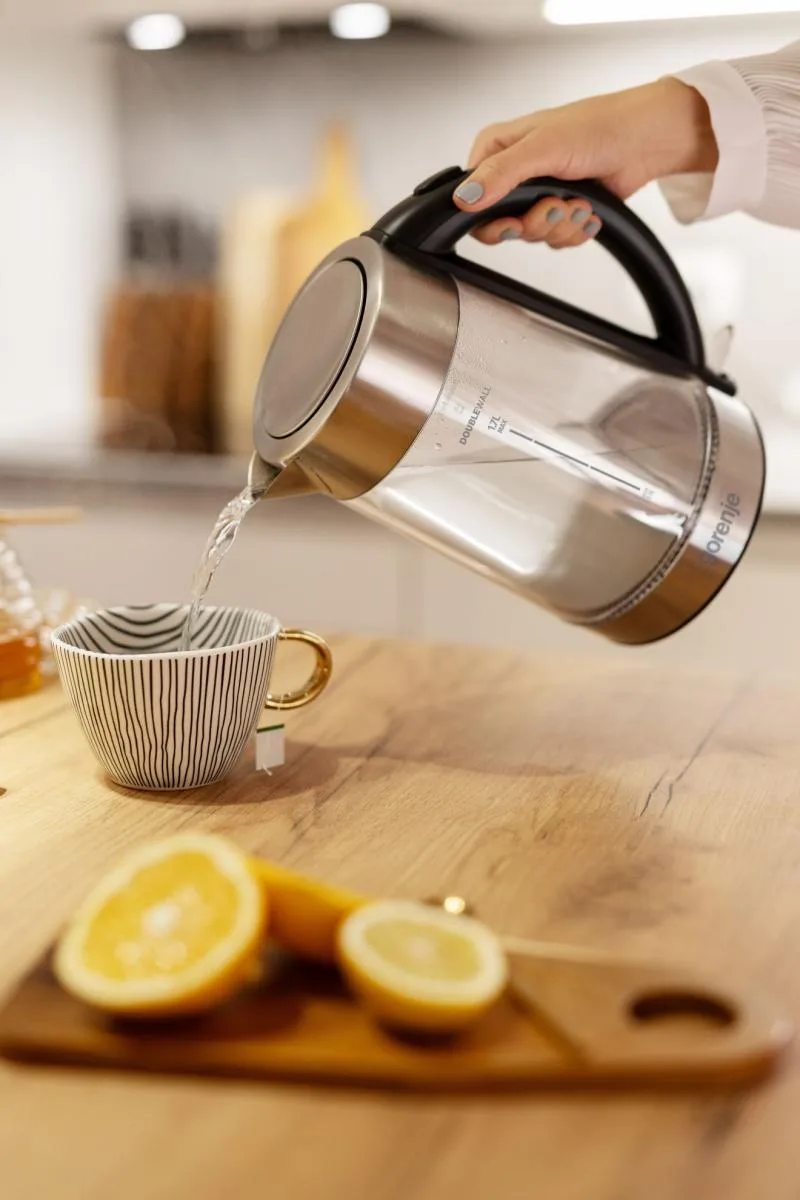 Електричний чайник Gorenje 1.7л, 2200 Вт, з контролем Strix, скляний, нержавіюча сталь.