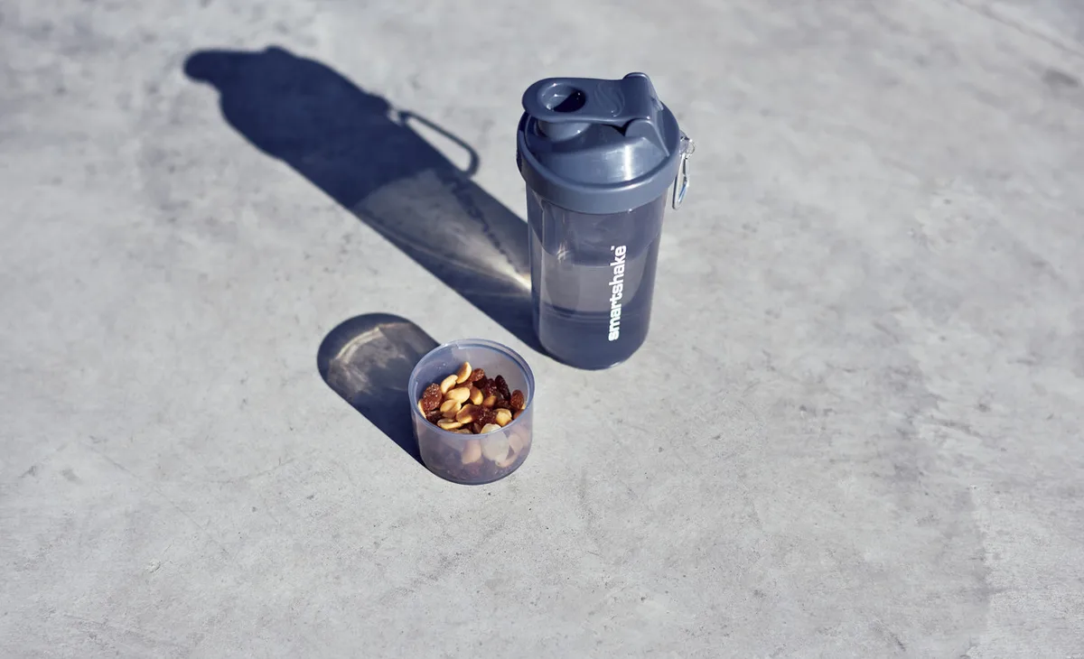 Шейкер спортивний SmartShake пластик 500 мл сірий 2 відсіки