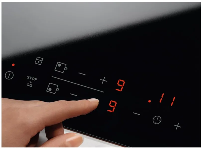 Электрическая варочная панель Electrolux Стеклокерамика 59х52 см Черная 4 конфорки
