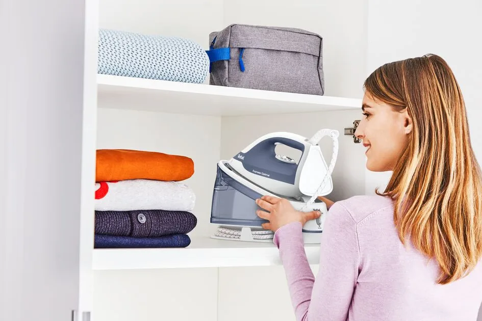 Парогенератор Tefal Optimal, 2200Вт, 1200мл, потужний паровий удар - 190гр, постійна подача пари - 110гр, керамічна підошва.