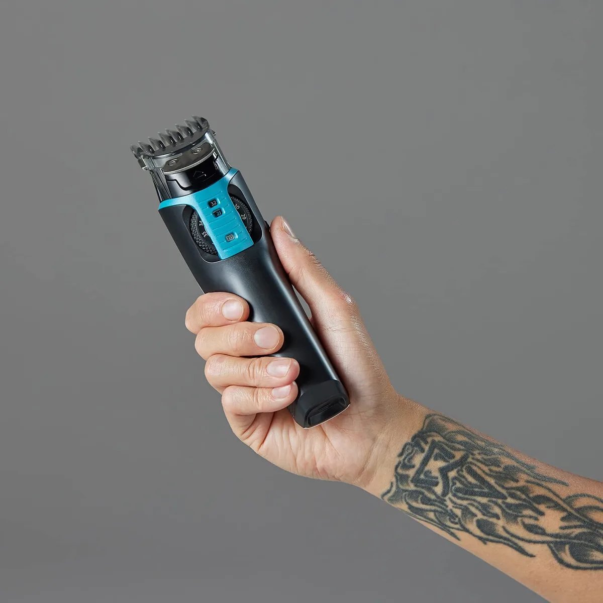 Машинка для стрижки Remington Power X Series X5, с сетевым и аккумуляторным питанием, роторный двигатель, 4 насадки, стальное лезвие, черный с бирюзовым.