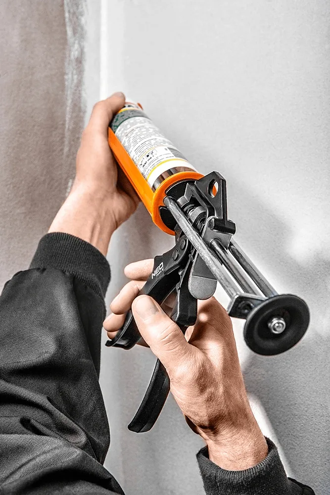 Пістолет для герметика Neo Tools 300мл металева конструкція для силікону та клею витискач