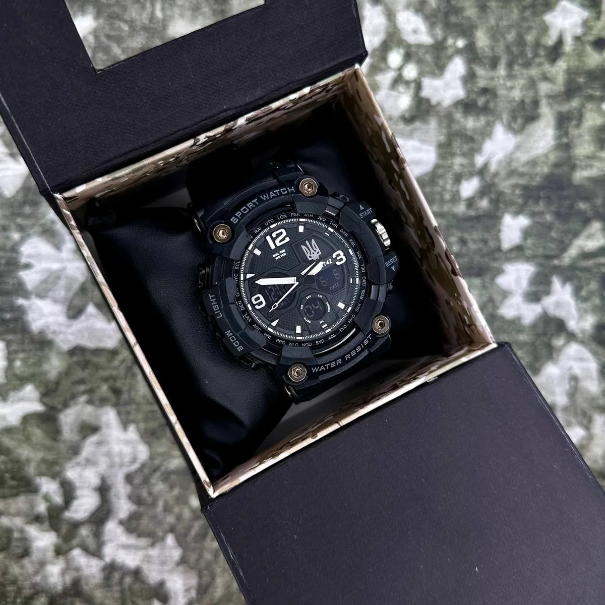 Наручні годинники Patriot срібло 50 м чорні каучук з підсвіткою та коробкою