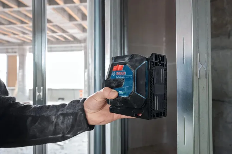 Лазерный нивелир Bosch Professional GLL 20-22 G 37В/4АА до 20м ±03мм/м, зеленый лазер, чехол и штатив, защита IP 65