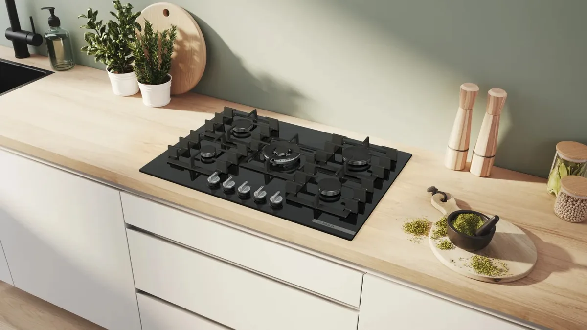 Газова варильна поверхня Bosch 75 см чорна з загартованим склом для кухні підвищеної потужності конфорки