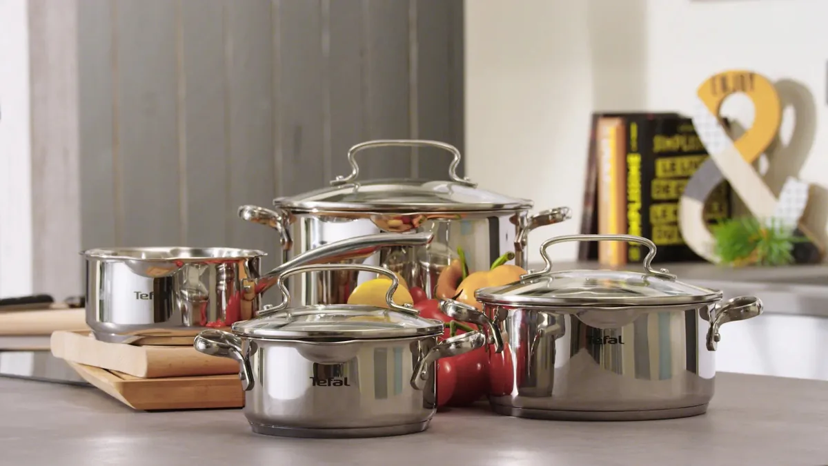 Каструля Tefal DUETTO+, об'ємом 1.5л, з кришкою, виготовлена з нержавіючої сталі та скла.