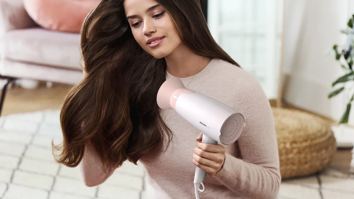 Фен Philips 3000 Series, потужність 1600Вт, 3 температурних режими, насадка ThermoProtect, білий з рожевим.