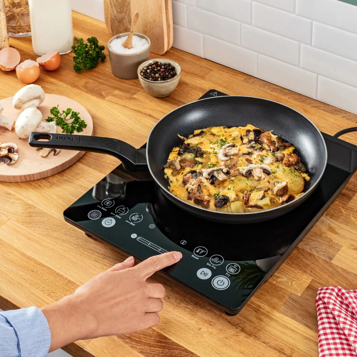 Індукційна настільна плита Tefal Everyday Slim, 1 конфорка, 2.1 кВт, сенсорне керування, 6 програм.