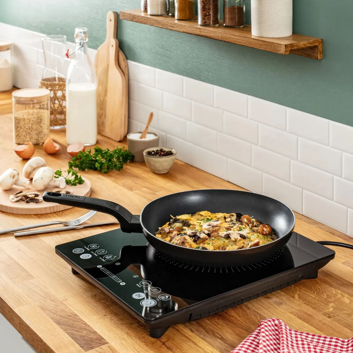 Індукційна настільна плита Tefal Everyday Slim, 1 конфорка, 2.1 кВт, сенсорне керування, 6 програм.