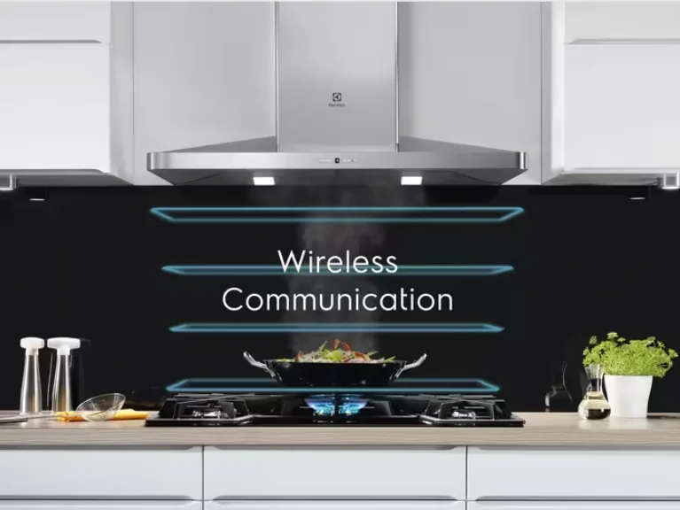 Индукционная варочная панель Electrolux, 60 см, с датчиком кипения и технологией Hob2Hood, черного цвета