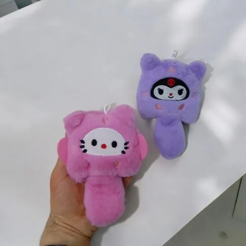 Интерактивная мягкая игрушка Hello Kitty MIC с двигающимся хвостиком сиреневая 16 см
