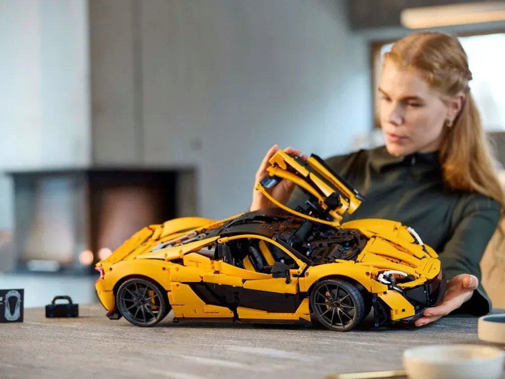 Конструктор LEGO Technic автомобіль 1:8 різнокольоровий