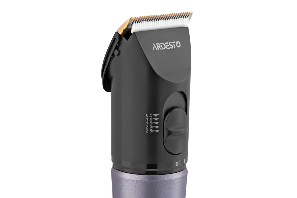 Машинка для стрижки ARDESTO HC-Y40-DBS, с возможностью работы от сети и аккумулятора, 4 насадки, титановое покрытие+керамика, черного цвета